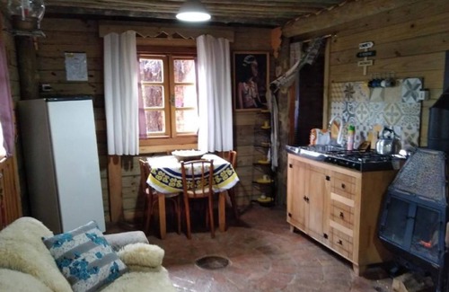 Farroupilha Ski Chalet | Rustic Chalet by Rio Buratti with Pet-Friendly Amenities