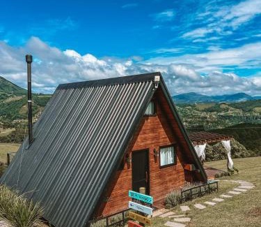 Alfredo Wagner Ski Chalet | Pet-Friendly Chalé Recanto da Coruja with Hot Tub Comfort