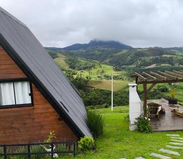 Alfredo Wagner Ski Chalet | Pet-Friendly Chalé Recanto da Coruja with Hot Tub Comfort