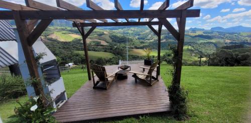 Alfredo Wagner Ski Chalet | Pet-Friendly Chalé Recanto da Coruja with Hot Tub Comfort
