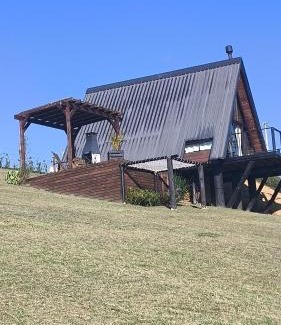 Alfredo Wagner Ski Chalet | Pet-Friendly Chalé Recanto da Coruja with Hot Tub Comfort