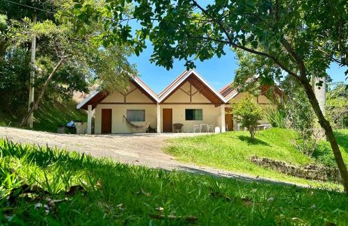 Aguas de Lindoia House | Idyllic Chalé Recanto Luz Da Montanha With Pool & Restaurant
