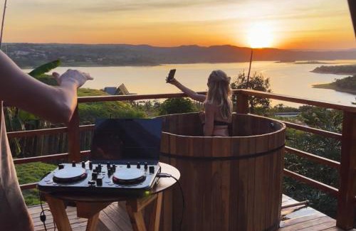 Alexania Ski Chalet | Relaxing Chalé Recanto: Hot Tub, Waterfall Views & More