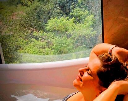Alexania Ski Chalet | Relaxing Chalé Recanto: Hot Tub, Waterfall Views & More