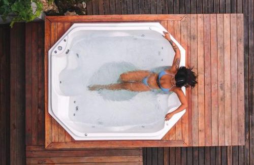 Sao Bento do Sapucai Ski Chalet | Chalé São Bernardo: Private Hot Tub & Family-Friendly Stay