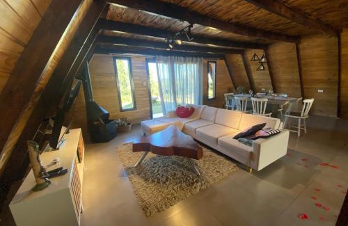 Ibicare Other | Scenic Chalé with Valley View and Grill near City Center