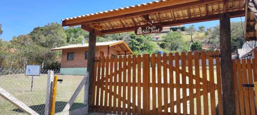 Sapucai-Mirim Ski Chalet | Pet-Friendly Chalé São José: Family Retreat in Nature