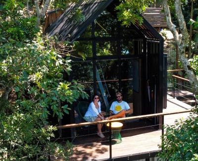 Rio das Pacas Ski Chalet | Cozy Beachfront Tiny House with Ocean Views