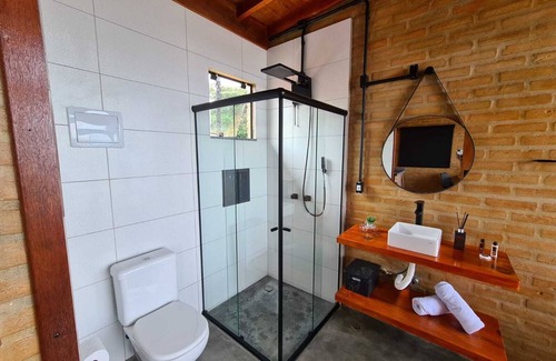 Corrego do Bom Jesus Ski Chalet | Chalé Sol no Horizonte: Family-Friendly Retreat with Hot Tub