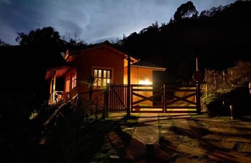 Goncalves Cabin | Pet-Friendly Chalé Som da 7 Quedas near Gonçalves, MG