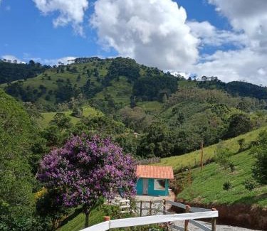 Costas Ski Chalet | Relaxing Chalé Som do Riacho with Hot Tub near Gonçalves