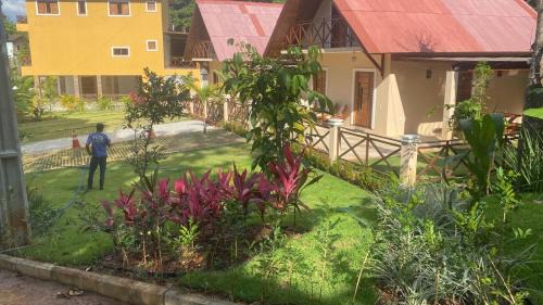 Baturite House | Pet-Friendly Chalé Suíço with Pool & Delicious Breakfast