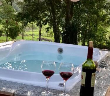 Pacoti Ski Chalet | Family-Friendly Chalé Suíço with Hot Tub & High Ratings