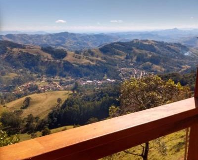 Paraisopolis Cabin | Pet-Friendly Stay at Chalé Tarumã - Rated 10/10!