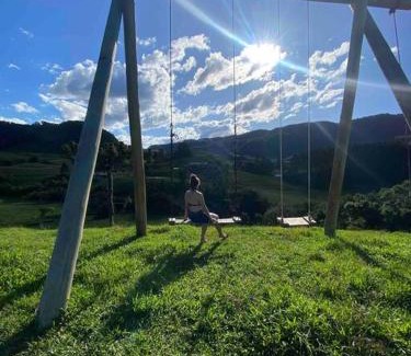 Leoberto Leal Ski Chalet | Chalé Vô Vilbertinho: Cozy Stay with Breakfast & Ocean Views