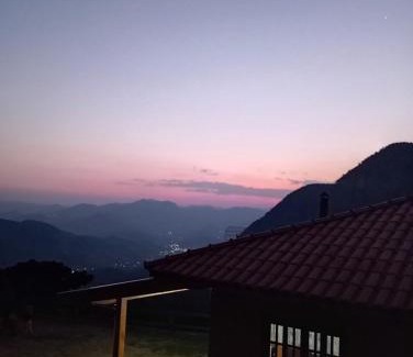 Sao Bento do Sapucai Ski Chalet | Pet-Friendly Chalé Vale do Coimbra with 9.6/10 Rating