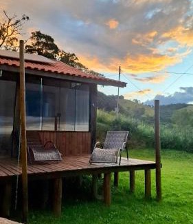 Paraisopolis House | Experience Relaxation at Chalé Vista do Paraíso with Hot Tub