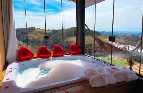 Paraisopolis House | Experience Relaxation at Chalé Vista do Paraíso with Hot Tub