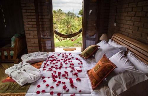 Sapucai-Mirim Ski Chalet | Relax at Chalés Alto dos Pires: Rated 9.7 with Hot Tub