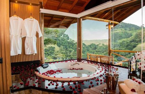 Sapucai-Mirim Ski Chalet | Relax at Chalés Alto dos Pires: Rated 9.7 with Hot Tub