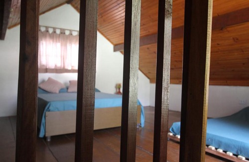 Boicucanga Beach Cabin | Family-Friendly Chalés Boiçucanga with Kitchen Access