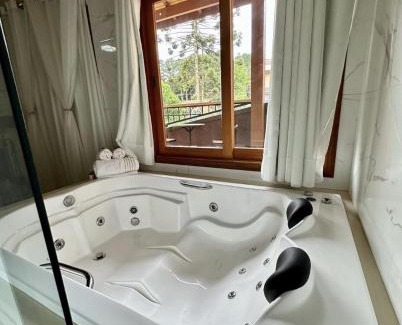Monte Verde Cabin | Relaxing Chalés Cantinho do Sossego: Hot Tub & Family-Friendly