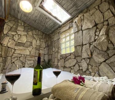 Maringa Hotel | Relax at Pousada Chalés Canto do Rio with Hot Tub Bliss