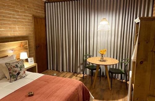 Centro Cabin | Guest Rated: Chalés Ceuci with Breakfast & Hot Tub Awaits