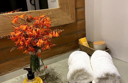 Centro Cabin | Guest Rated: Chalés Ceuci with Breakfast & Hot Tub Awaits