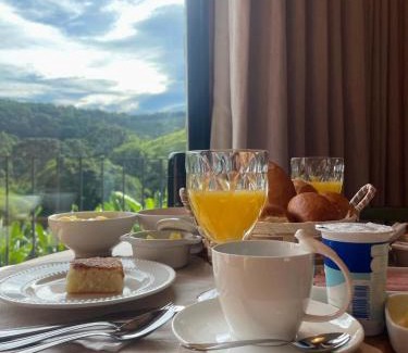 Centro Cabin | Guest Rated: Chalés Ceuci with Breakfast & Hot Tub Awaits