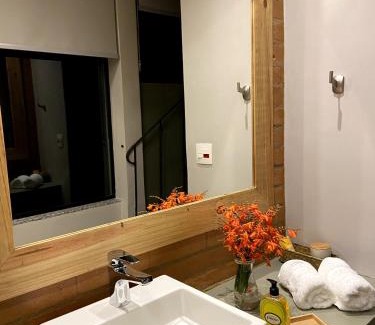 Centro Cabin | Guest Rated: Chalés Ceuci with Breakfast & Hot Tub Awaits
