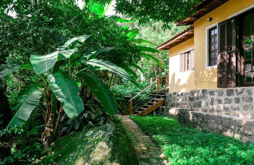 Bexiga Ski Chalet | Discover Chalés da Libélula: Oceanfront Retreat for Families