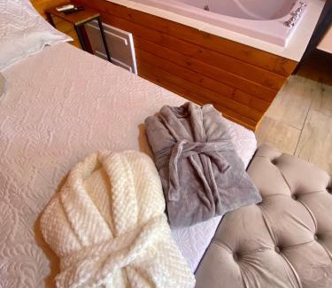 Sao Francisco de Paula Cabin | Discover Chalés da Serra: Pet Friendly with Hot Tub Bliss