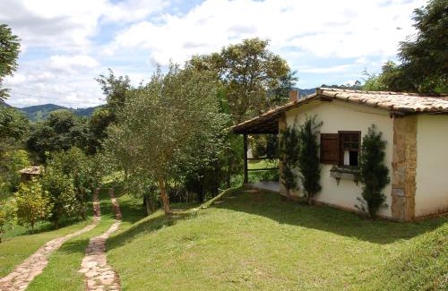 Baependi House | Discover Chalés de Minas Hotel Fazenda: Pet-Friendly Escape