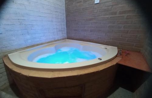 Santo Antonio do Pinhal Cabin | Chalés do Alcantilado: Pet-Friendly Retreat with Breakfast