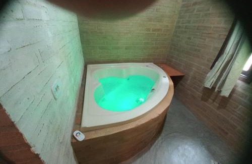 Santo Antonio do Pinhal Cabin | Chalés do Alcantilado: Pet-Friendly Retreat with Breakfast