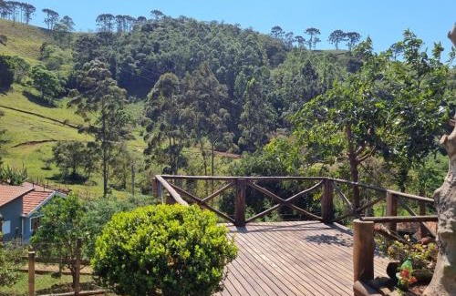 Santo Antonio do Pinhal Cabin | Chalés do Alcantilado: Pet-Friendly Retreat with Breakfast