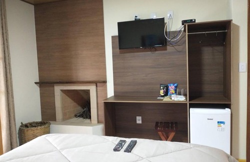 Centro Cabin | Pet-Friendly Chalés do Pardal: Rated 9.4/10 with Pool Access