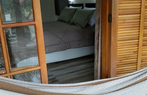 Centro Cabin | Pet-Friendly Chalés do Pardal: Rated 9.4/10 with Pool Access