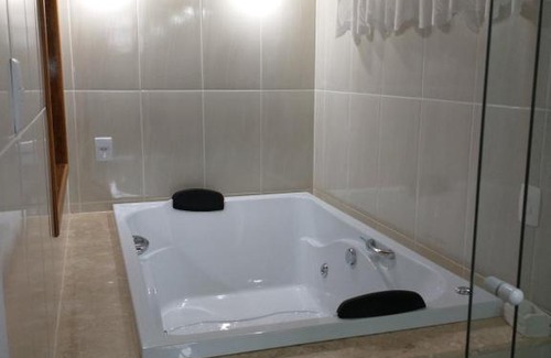 Centro Cabin | Pet-Friendly Chalés do Pardal: Rated 9.4/10 with Pool Access