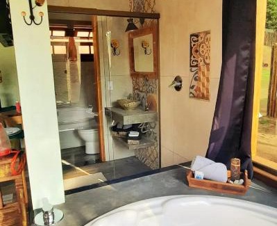 Bueno Brandao Cabin | Pet-Friendly Chalés e Bangalôs Capim Limão with Hot Tub