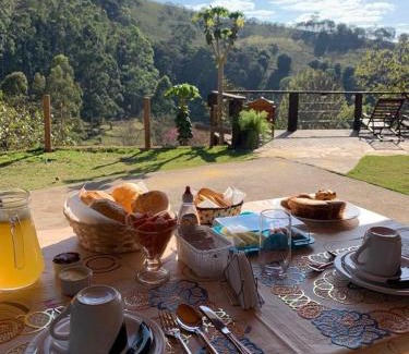Santo Antonio do Pinhal Ski Chalet | Guest Favorite: Chalés Fenix with On-Site Dining Options
