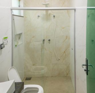 Nossa Senhora Aparecida Hotel | Idyllic Chalés Ipê do Lago: Pet-Friendly with Breakfast