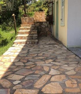 Lavras Novas House | Pet-Friendly Chalés Lavras de Minas - Amar with Hot Tub