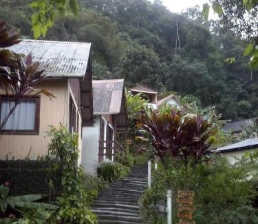 Lumiar House | Cozy Chalés Lumiar: Family-Friendly Retreat with Pool