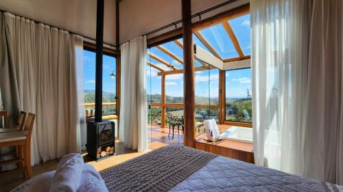 Vitor Hugo Villa | Discover Chalés Monte das Oliveiras with Hot Tub & Kitchen