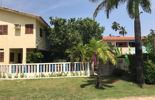 Loteamento Enseada dos Golfinhos Apartment | Pet-Friendly Chalés Recanto dos Golfinhos with Ocean View