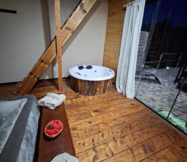 Maringa Cabin | Top-Rated Chalés Silvia Gato with Hot Tub & Pet-Friendly Stay
