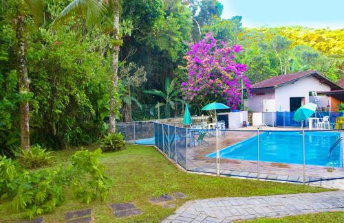 Toninhas Cabin | Cozy Lodges in Ubatuba, Brazil with Pool & Pet Friendly
