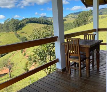 Costas Cabin | Top-Rated Chalés Terras Altas with Breakfast & Hot Tub